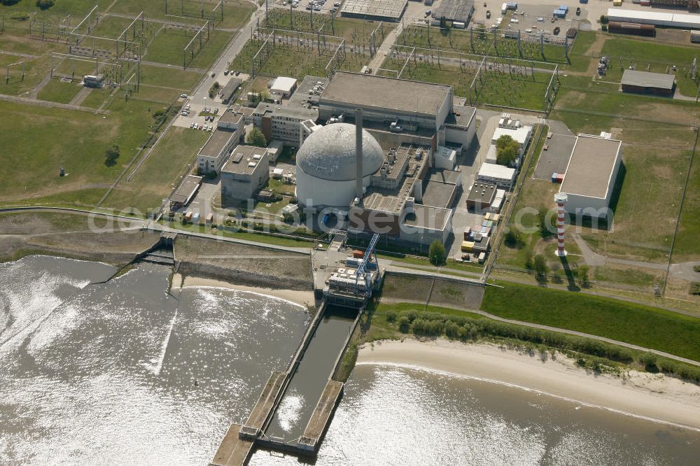 Aerial image Stade - Blick auf das stillgelegte Kernkraftwerk Stade (KKS) in Niedersachsen an der Elbe. Nuclear power station Stade.