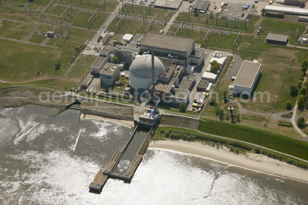 Aerial photograph Stade - Blick auf das stillgelegte Kernkraftwerk Stade (KKS) in Niedersachsen an der Elbe. Nuclear power station Stade.