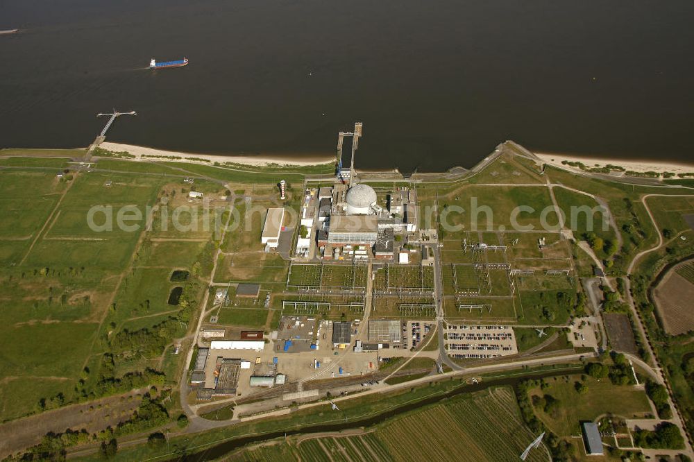 Aerial photograph Stade - Blick auf das stillgelegte Kernkraftwerk Stade (KKS) in Niedersachsen an der Elbe. Nuclear power station Stade.