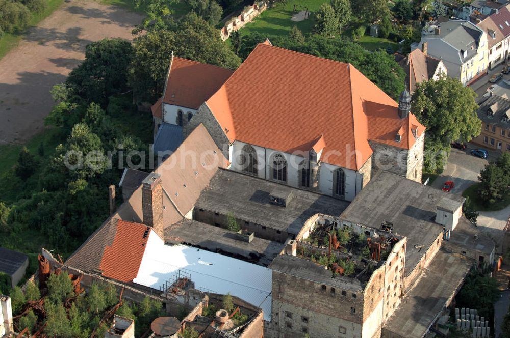 Aerial photograph Nienburg - Strasse der Romanik: Von der Bedeutung des Ortes Nienburg, 5 km nördlich von Bernburg an der Mündung der Bode in die Saale gelegen, zeugt der heute noch eindrucksvolle Bau der Benediktiner-Klosterkirche St. Marien und St.Cyprian auf einer felsigen Anhöhe über dem linken Ufer der Bode. Zu erkennen ist auch das Ruinengebäude der alten Malzfabrik.