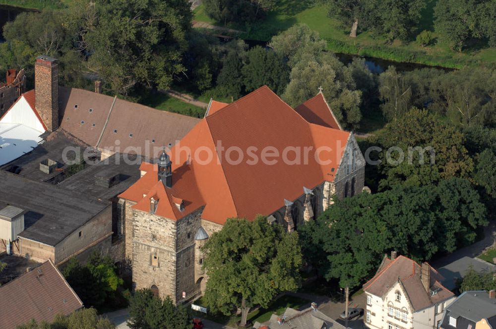 Aerial photograph Nienburg - Strasse der Romanik: Von der Bedeutung des Ortes Nienburg, 5 km nördlich von Bernburg an der Mündung der Bode in die Saale gelegen, zeugt der heute noch eindrucksvolle Bau der Benediktiner-Klosterkirche St. Marien und St.Cyprian auf einer felsigen Anhöhe über dem linken Ufer der Bode.