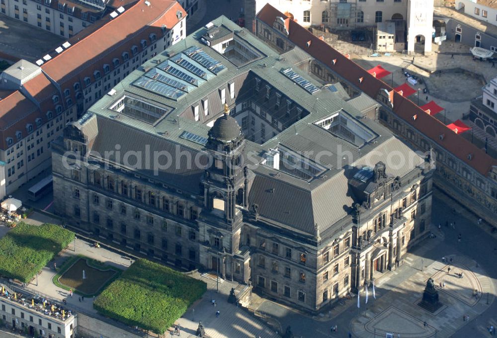 Dresden from above - Das Ständehaus am Schloßplatz in der Inneren Altstadt Dresdens, um 1900 von Paul Wallot errichtet, Verwendung als Sächsischer Landtag und heute Sitz des Oberlandesgericht Dresden. Staendehaus at Schlossplatz in the inner historic city of Dresden, raised by Paul Wallot around 1900, usage as Saxon Landtag and today place of Higher Regional Court Dresden.