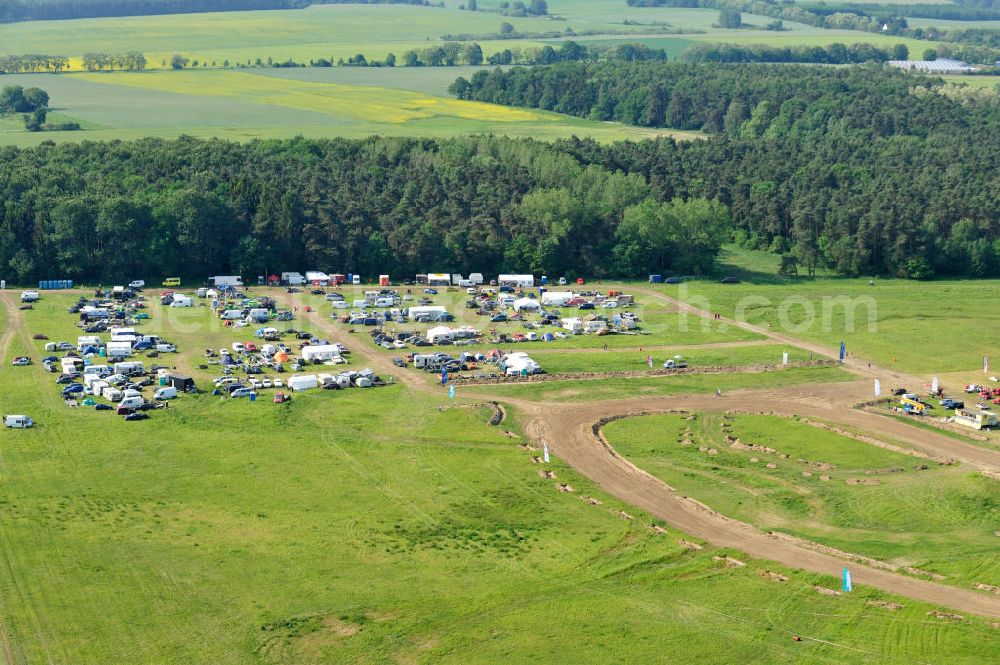 Altlandsberg OT Wegendorf from the bird's eye view: Stockcar Rennen auf der Rennbahn / Sandbahn Wegendorf, auf der jährlich die Stockcar Landesmeisterschaft Berlin-Brandenburg stattfindet. Dirt track Wegendorf, on which the Stockcar national championship Berlin Brandenburg takes place annually.