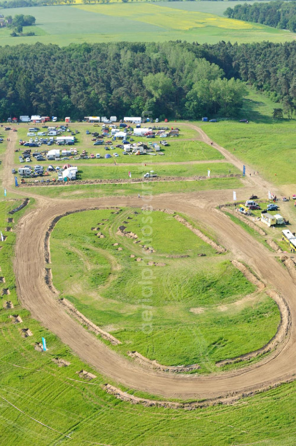 Aerial photograph Altlandsberg OT Wegendorf - Stockcar Rennen auf der Rennbahn / Sandbahn Wegendorf, auf der jährlich die Stockcar Landesmeisterschaft Berlin-Brandenburg stattfindet. Dirt track Wegendorf, on which the Stockcar national championship Berlin Brandenburg takes place annually.