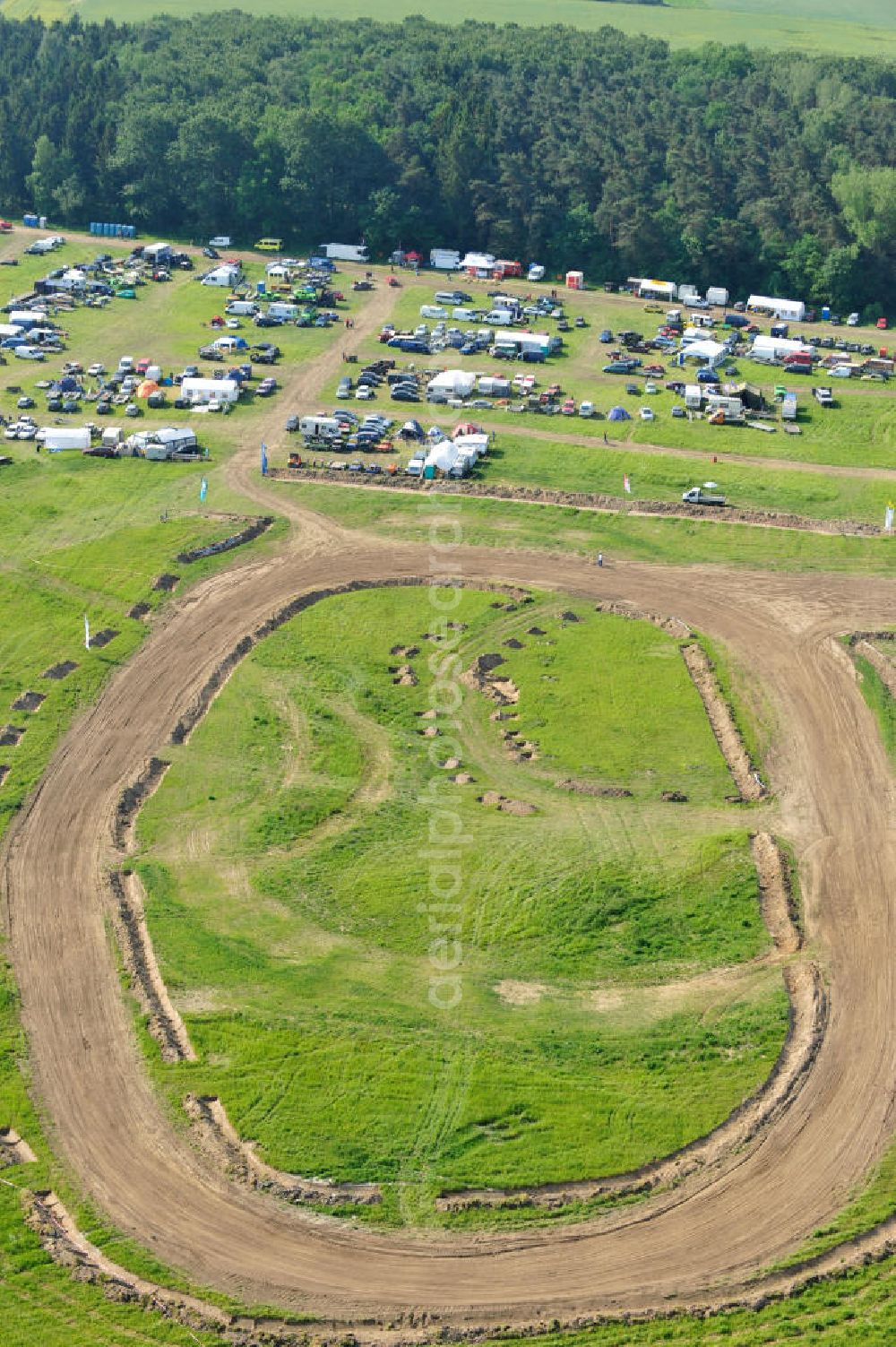 Altlandsberg OT Wegendorf from above - Stockcar Rennen auf der Rennbahn / Sandbahn Wegendorf, auf der jährlich die Stockcar Landesmeisterschaft Berlin-Brandenburg stattfindet. Dirt track Wegendorf, on which the Stockcar national championship Berlin Brandenburg takes place annually.