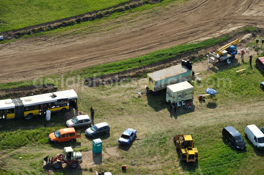 Altlandsberg OT Wegendorf from the bird's eye view: Stockcar Rennen auf der Rennbahn / Sandbahn Wegendorf, auf der jährlich die Stockcar Landesmeisterschaft Berlin-Brandenburg stattfindet. Dirt track Wegendorf, on which the Stockcar national championship Berlin Brandenburg takes place annually.