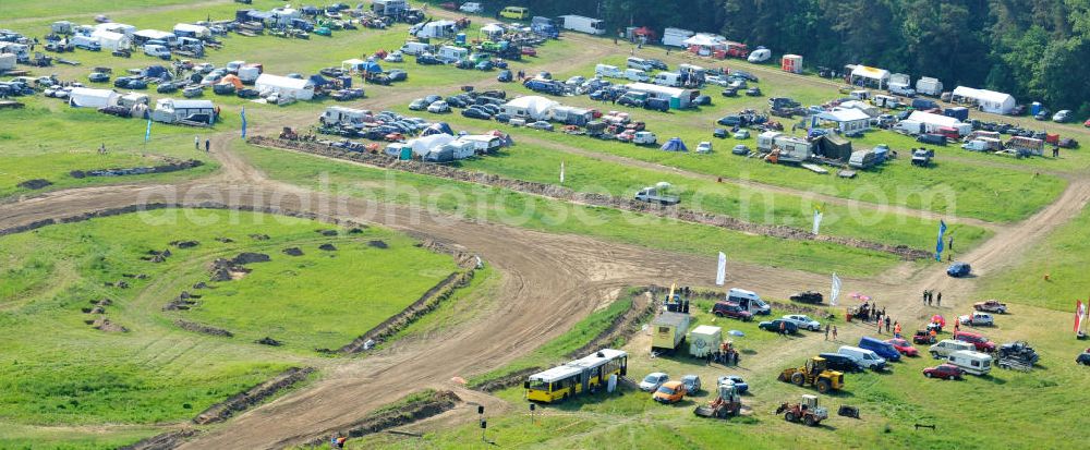 Altlandsberg OT Wegendorf from the bird's eye view: Stockcar Rennen auf der Rennbahn / Sandbahn Wegendorf, auf der jährlich die Stockcar Landesmeisterschaft Berlin-Brandenburg stattfindet. Dirt track Wegendorf, on which the Stockcar national championship Berlin Brandenburg takes place annually.