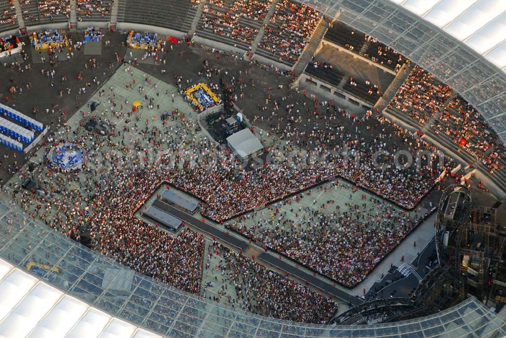 Berlin - Charlottenburg from the bird's eye view: 20:15 MEZ Rolling Stones Konzert im Berliner Olympiastadion