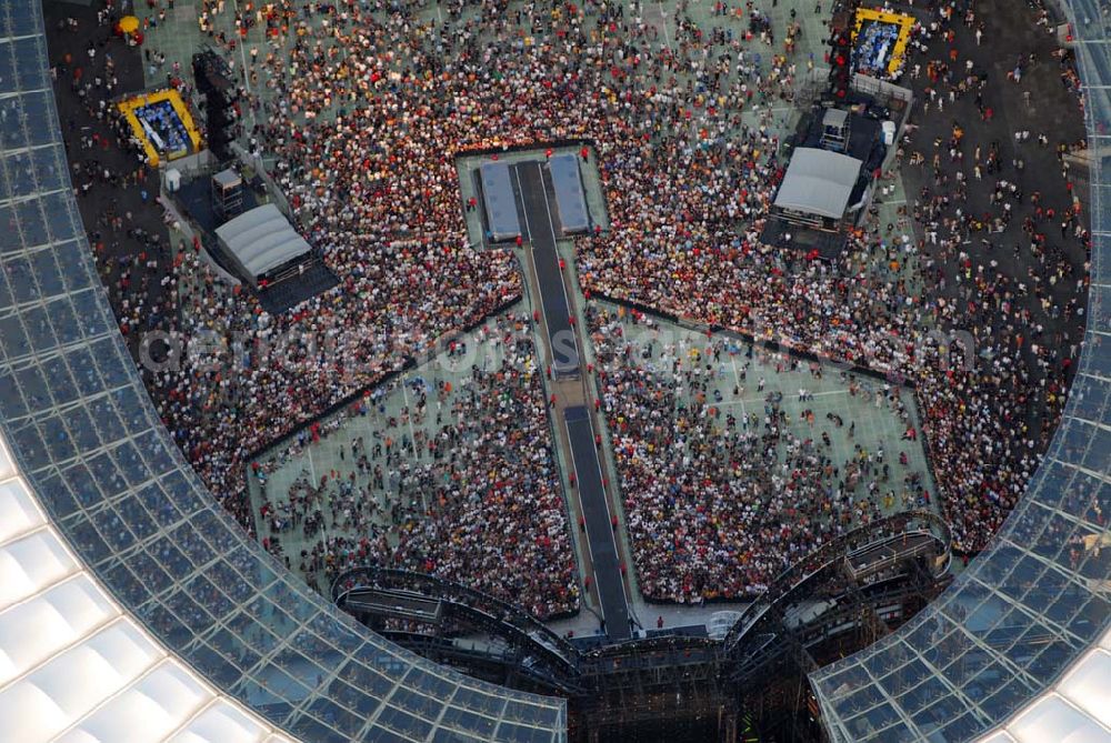 Berlin - Charlottenburg from the bird's eye view: 20:15 MEZ Rolling Stones Konzert im Berliner Olympiastadion