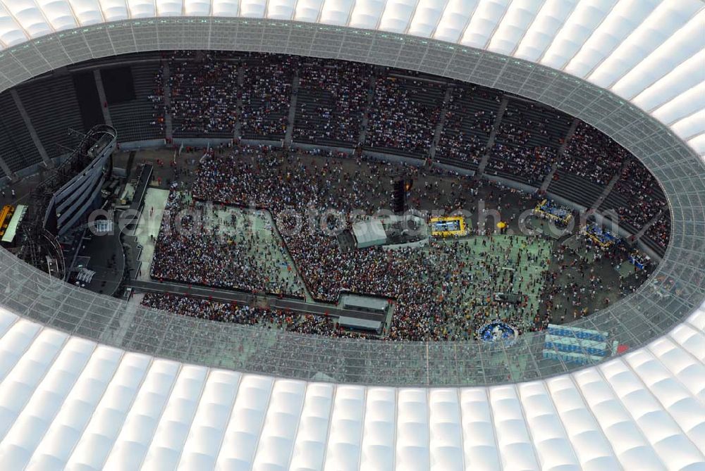 Berlin - Charlottenburg from the bird's eye view: 20:15 MEZ Rolling Stones Konzert im Berliner Olympiastadion