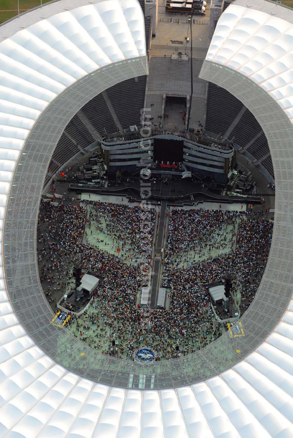 Berlin - Charlottenburg from the bird's eye view: 20:15 MEZ Rolling Stones Konzert im Berliner Olympiastadion