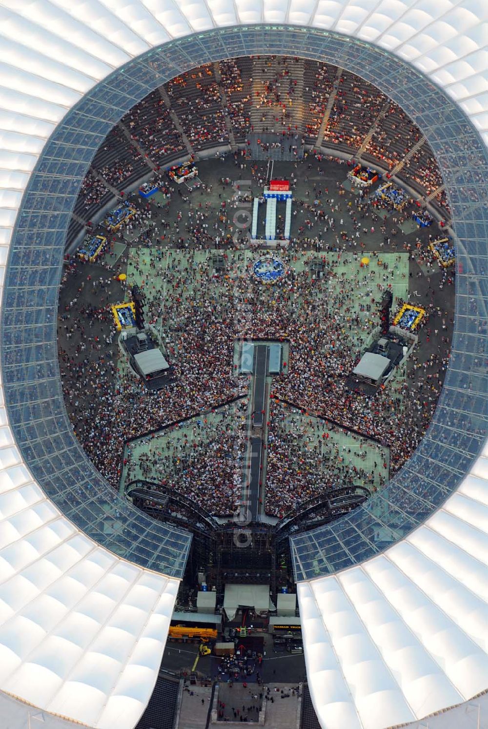 Aerial image Berlin - Charlottenburg - 20:15 MEZ Rolling Stones Konzert im Berliner Olympiastadion