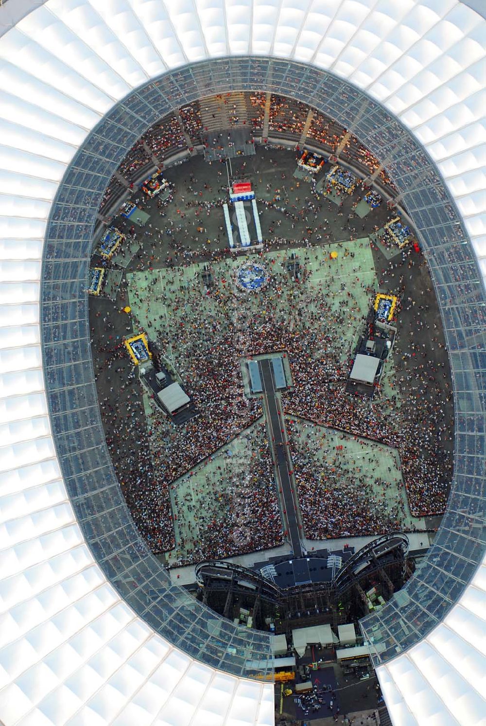 Berlin - Charlottenburg from above - 20:15 MEZ Rolling Stones Konzert im Berliner Olympiastadion