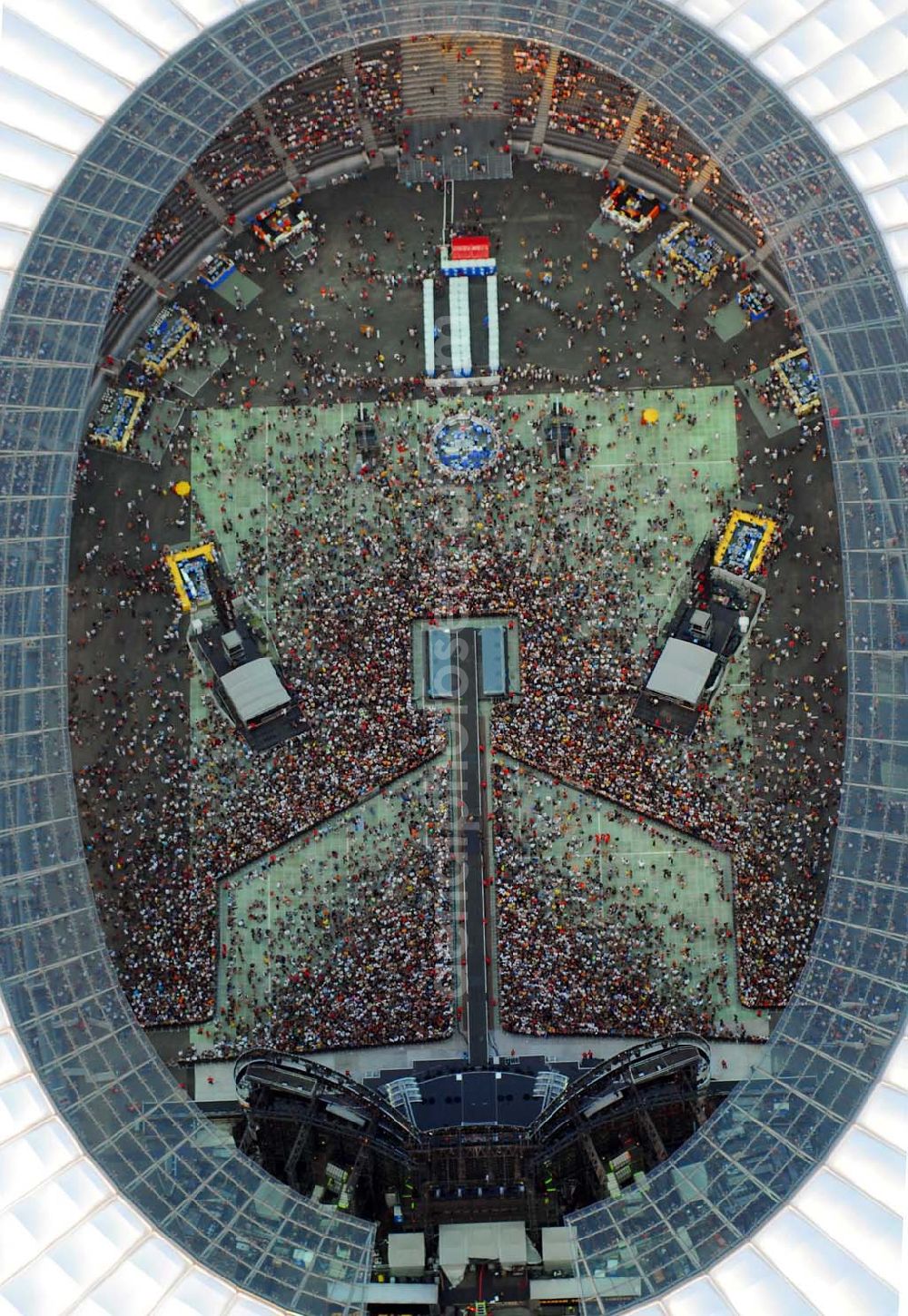 Berlin - Charlottenburg from the bird's eye view: 20:15 MEZ Rolling Stones Konzert im Berliner Olympiastadion