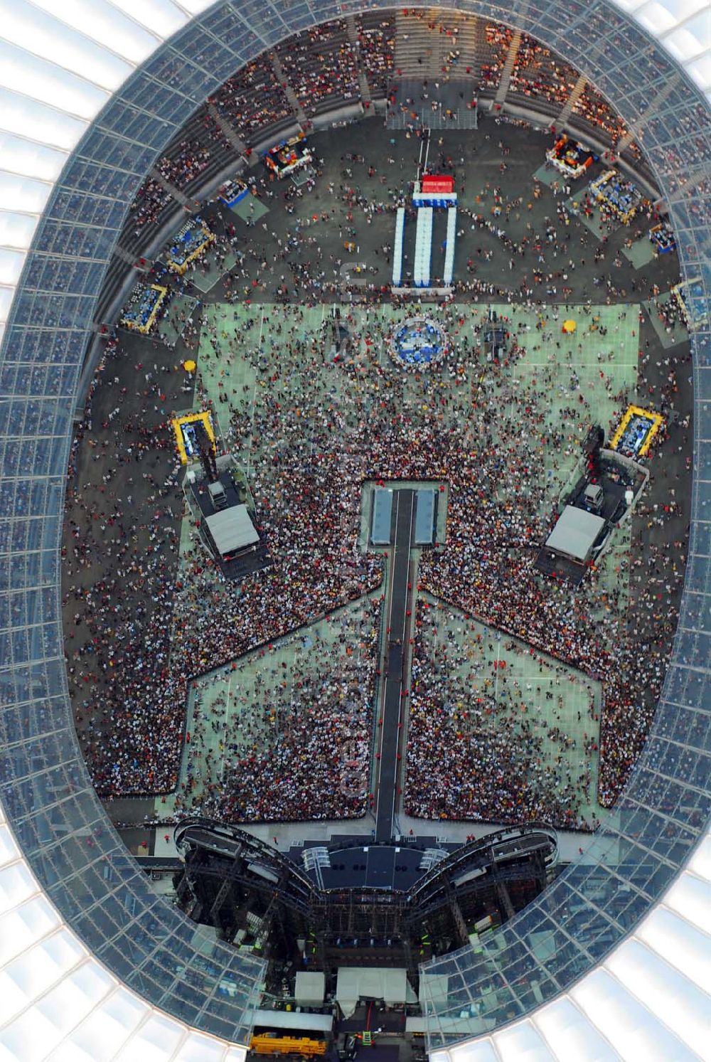 Aerial image Berlin - Charlottenburg - 20:15 MEZ Rolling Stones Konzert im Berliner Olympiastadion