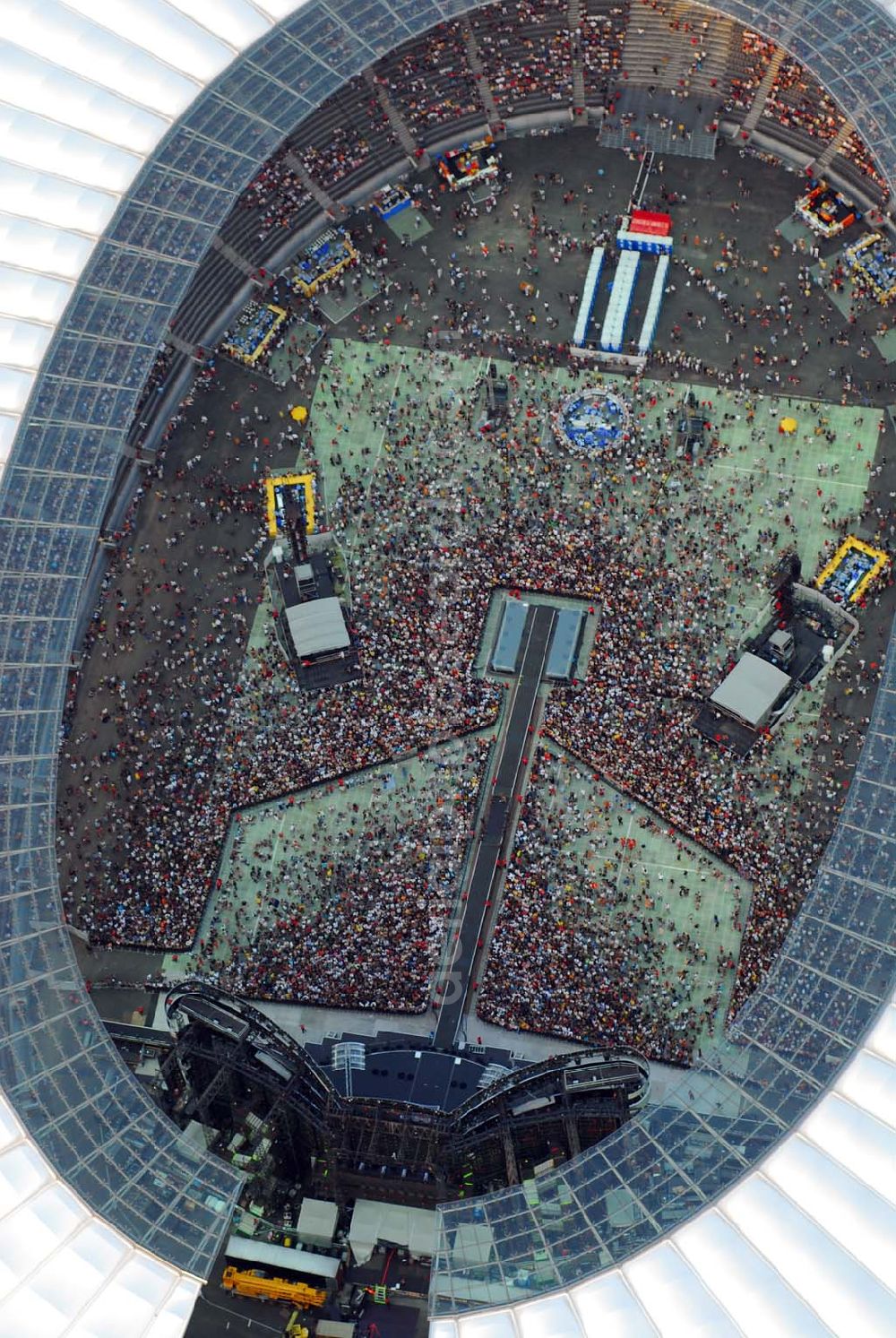 Aerial photograph Berlin - Charlottenburg - 20:15 MEZ Rolling Stones Konzert im Berliner Olympiastadion