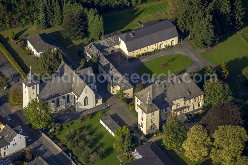 Hemer from the bird's eye view: St. Peter and Paul Church with the house Hemer in the Sauerland in North Rhine-Westphalia