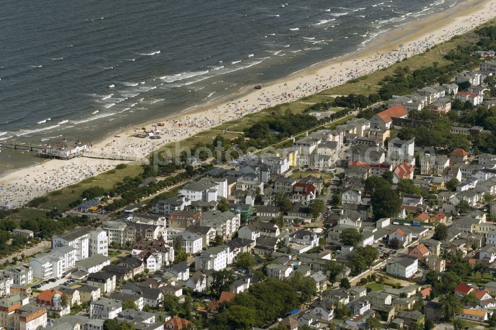 Aerial photograph Ahlbeck - Beach section of the popular holiday and tourism, on the Baltic coast of the island of Usedom in Ahlbeck in Mecklenburg-Western Pomerania