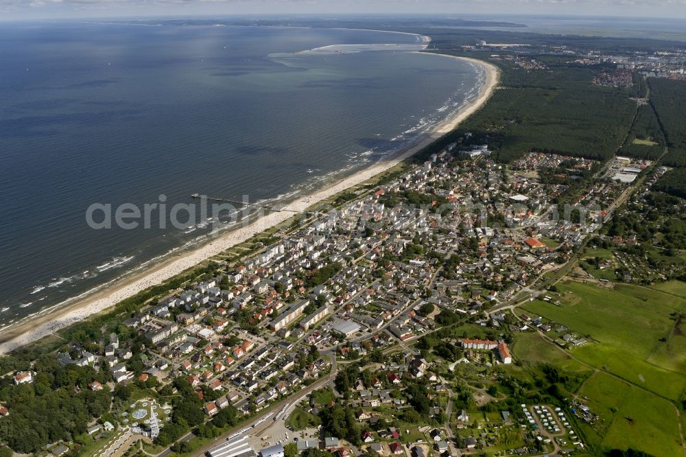 Ahlbeck from above - Beach section of the popular holiday and tourism, on the Baltic coast of the island of Usedom in Ahlbeck in Mecklenburg-Western Pomerania