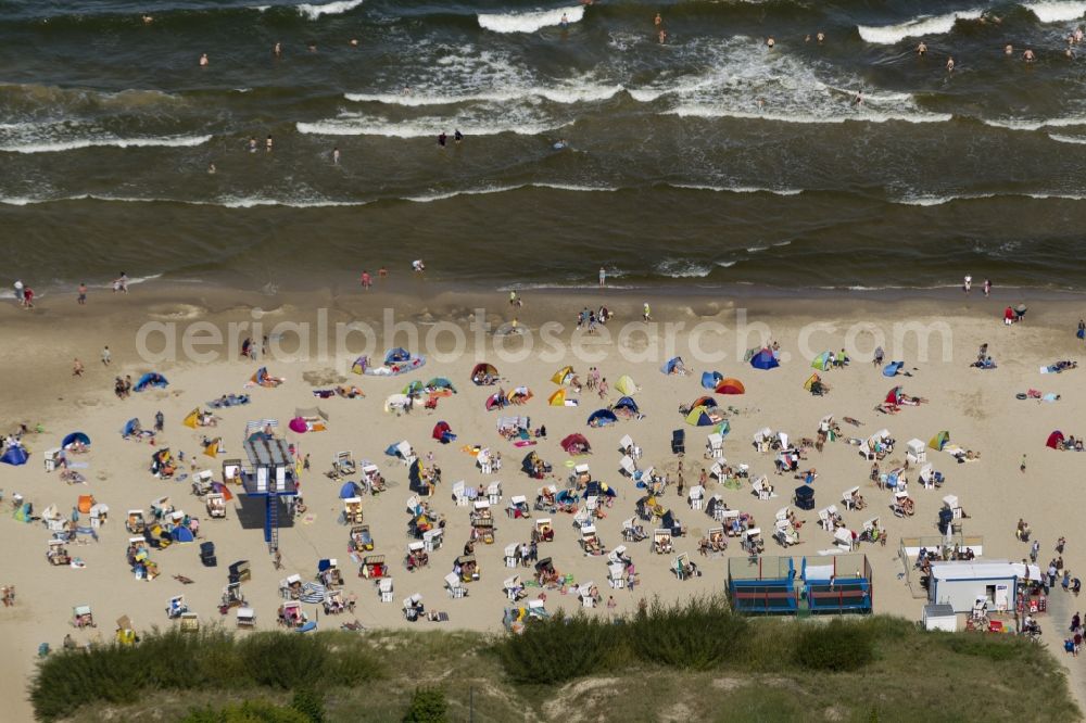 Aerial photograph Ahlbeck - Beach section of the popular holiday and tourism, on the Baltic coast of the island of Usedom in Ahlbeck in Mecklenburg-Western Pomerania