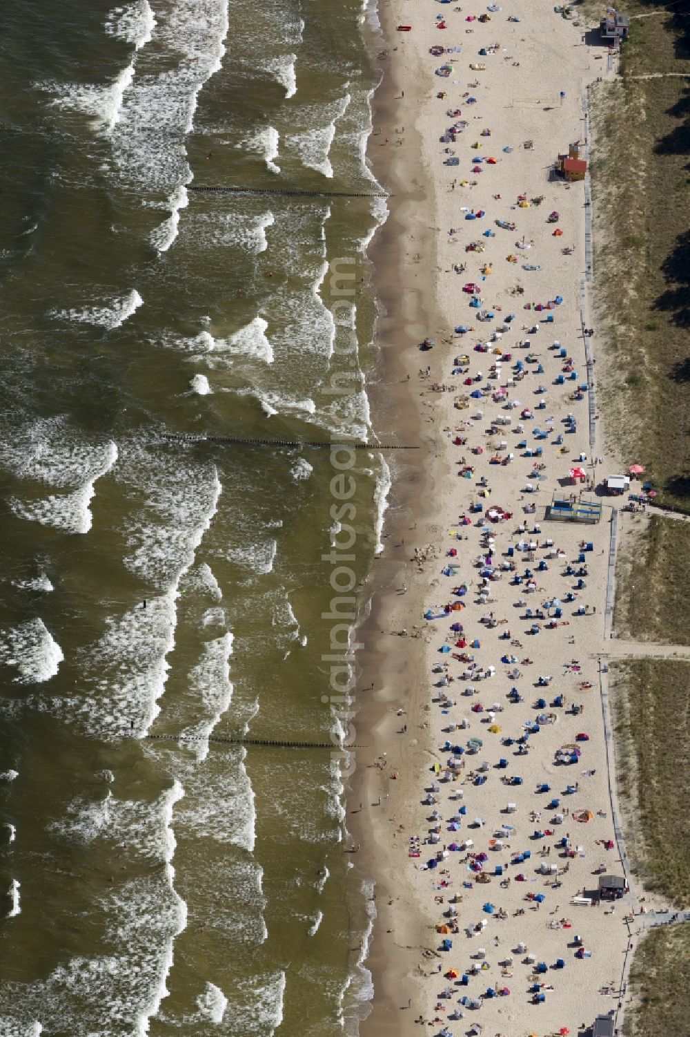 Zinnowitz from the bird's eye view: Beach section of the popular holiday and tourism, on the Baltic coast of the island of Usedom in Zinnowitz in Mecklenburg-Western Pomerania