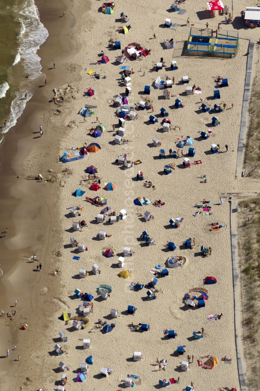 Aerial image Zinnowitz - Beach section of the popular holiday and tourism, on the Baltic coast of the island of Usedom in Zinnowitz in Mecklenburg-Western Pomerania