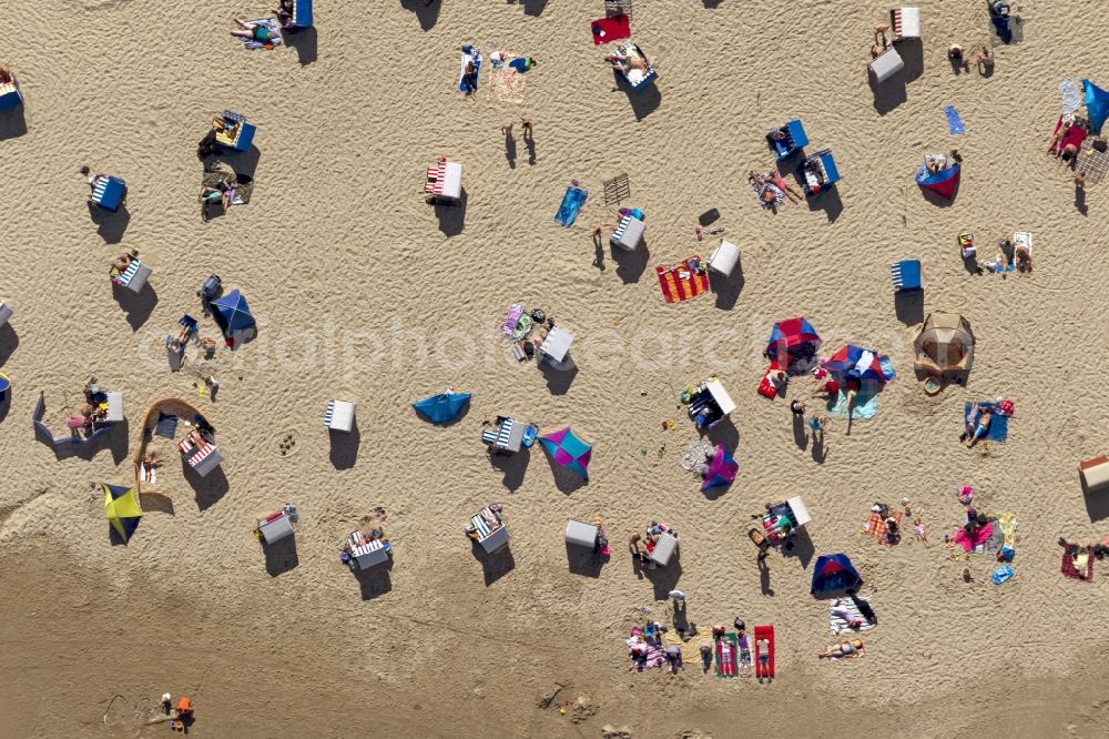 Zinnowitz from the bird's eye view: Beach section of the popular holiday and tourism, on the Baltic coast of the island of Usedom in Zinnowitz in Mecklenburg-Western Pomerania