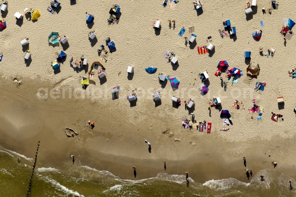 Aerial image Zinnowitz - Beach section of the popular holiday and tourism, on the Baltic coast of the island of Usedom in Zinnowitz in Mecklenburg-Western Pomerania