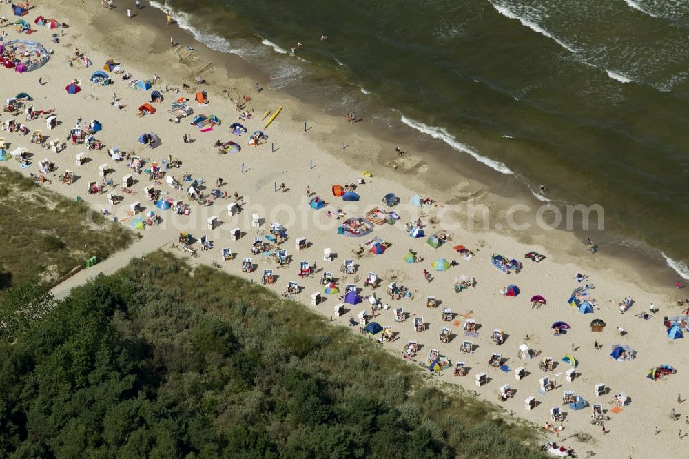 Aerial photograph Zinnowitz - Beach section of the popular holiday and tourism, on the Baltic coast of the island of Usedom in Zinnowitz in Mecklenburg-Western Pomerania