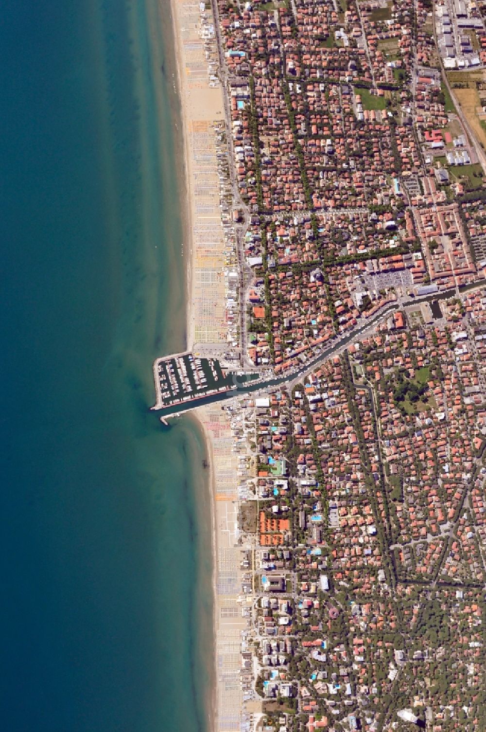 Aerial photograph Cervia - View of the beach in Cervia in the province Ravenna in Italy