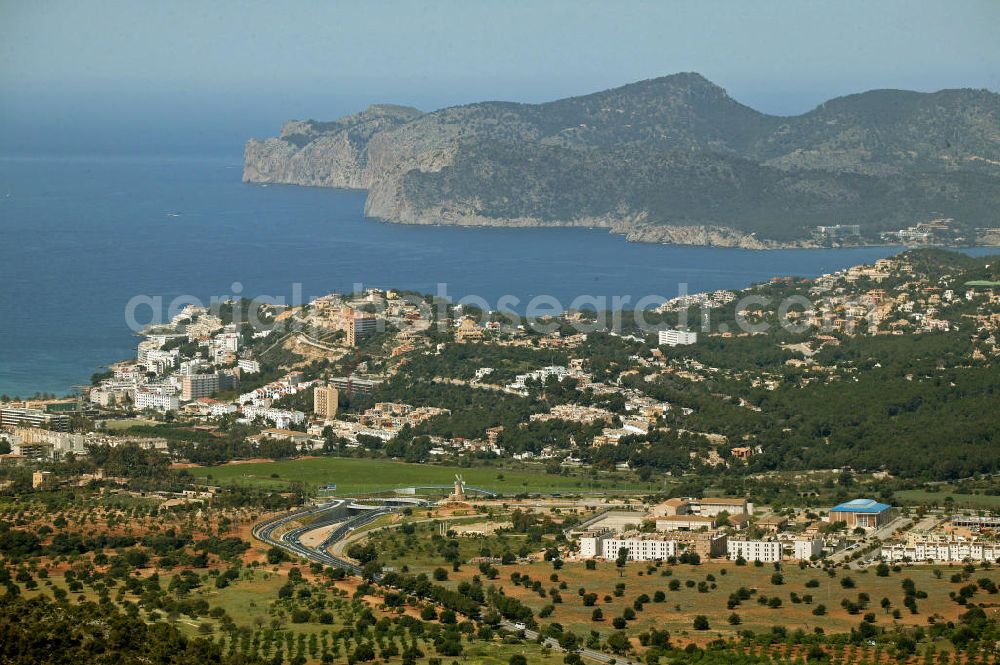 Aerial image Magaluf - Blick auf den Strand des ehemaligen Fischerdorfes Magaluf und die Halbinsel Nova. Im Hintergrund die Insel sa Porrassa. View of the beach of the tourist resort of Palma de Nova and the peninsula of Nova. View of the beach of the former fishing village Magalif and the peninsula of Nova.