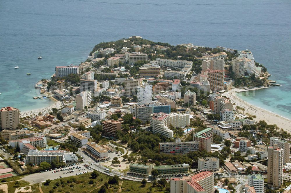 Aerial photograph Magaluf - Blick auf den Strand des ehemaligen Fischerdorfes Magaluf und die Halbinsel Nova. Im Hintergrund die Insel sa Porrassa. View of the beach of the tourist resort of Palma de Nova and the peninsula of Nova. View of the beach of the former fishing village Magalif and the peninsula of Nova.