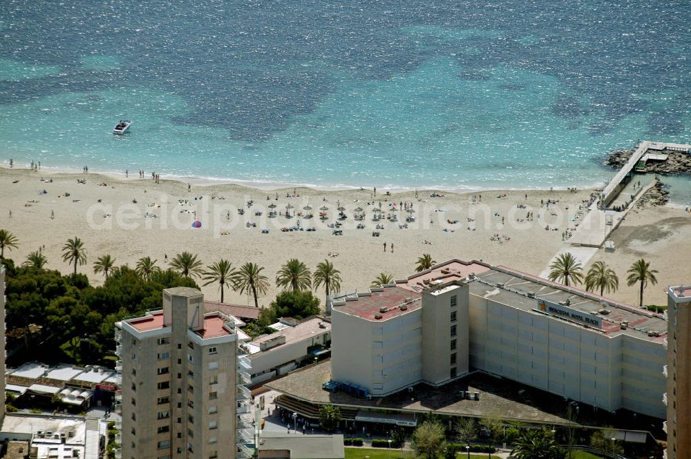 Magaluf from the bird's eye view: Blick auf den Strand des ehemaligen Fischerdorfes Magaluf und die Halbinsel Nova. Im Hintergrund die Insel sa Porrassa. View of the beach of the tourist resort of Palma de Nova and the peninsula of Nova. View of the beach of the former fishing village Magalif and the peninsula of Nova.