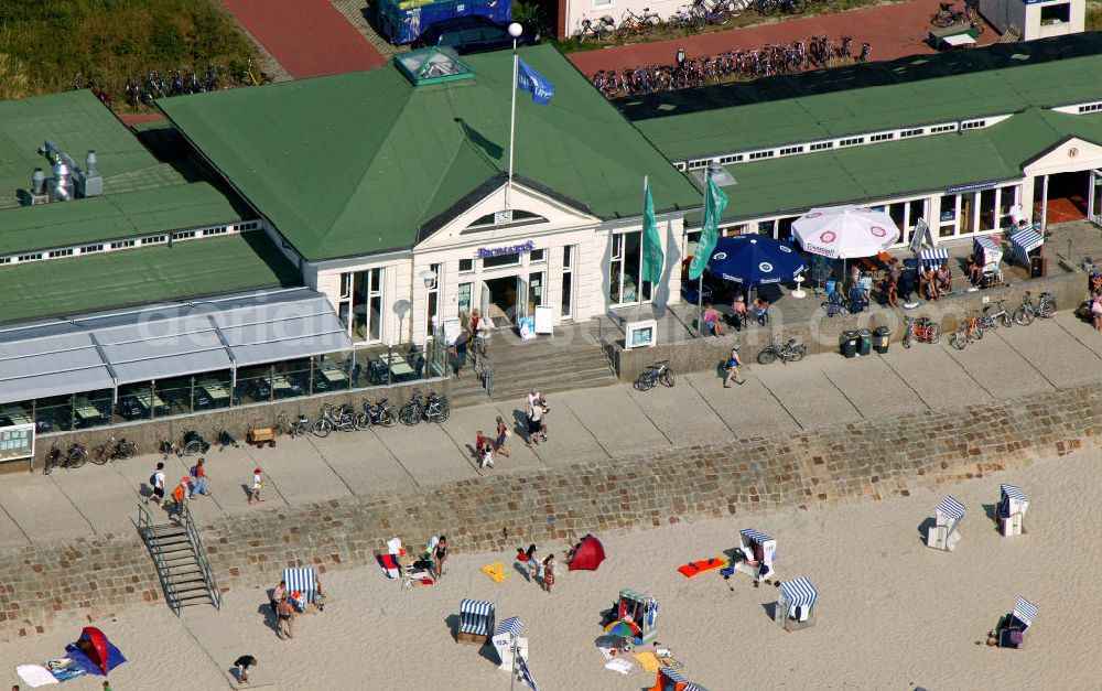 Norderney from the bird's eye view: Blick auf den Strand Norderneys mit Wellness-Einrichtung. Norderney ist von Westen gesehen die dritte der sieben zu Niedersachsen gehörenden ostfriesischen Inseln, die in der Nordsee dem Festland vorgelagert sind. Im Süden der Insel erstreckt sich das Wattenmeer. View of the beach of Norderney with a spa. Norderney is seen from the west, the third of seven East Frisian Islands belonging to Lower Saxony, which are upstream in the North Sea to the mainland. In the south of the island extends the Wadden Sea.