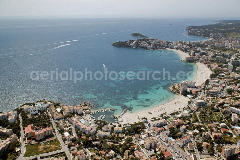 Palma de Nova from above - Blick auf den Strand des Touristenortes Palma de Nova und die Halbinsel Nova. Im Hintergrund die Insel sa Porrassa. View of the beach of the tourist resort of Palma de Nova and the peninsula of Nova.