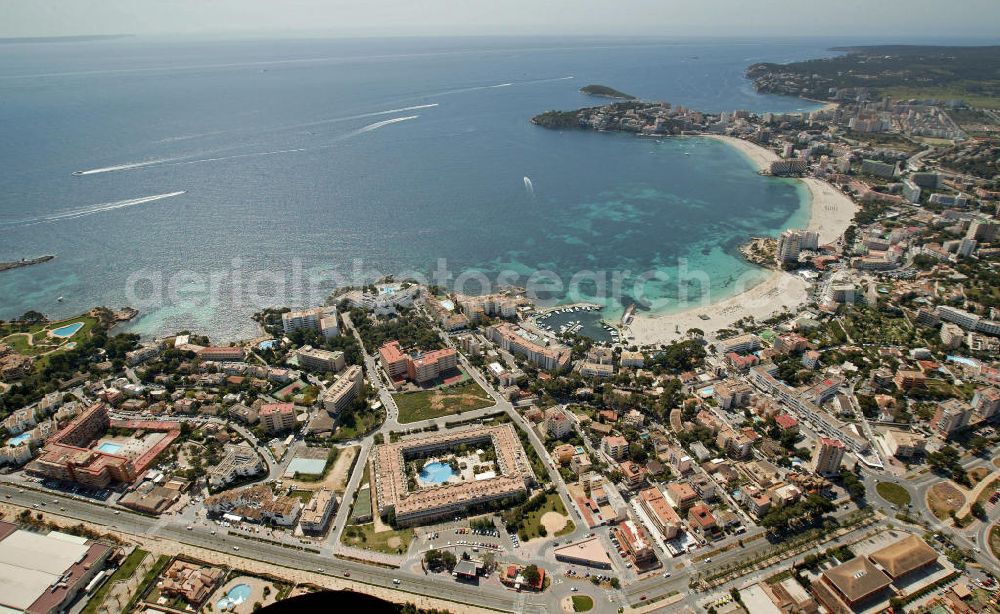 Palma de Nova from the bird's eye view: Blick auf den Strand des Touristenortes Palma de Nova und die Halbinsel Nova. Im Hintergrund die Insel sa Porrassa. View of the beach of the tourist resort of Palma de Nova and the peninsula of Nova.