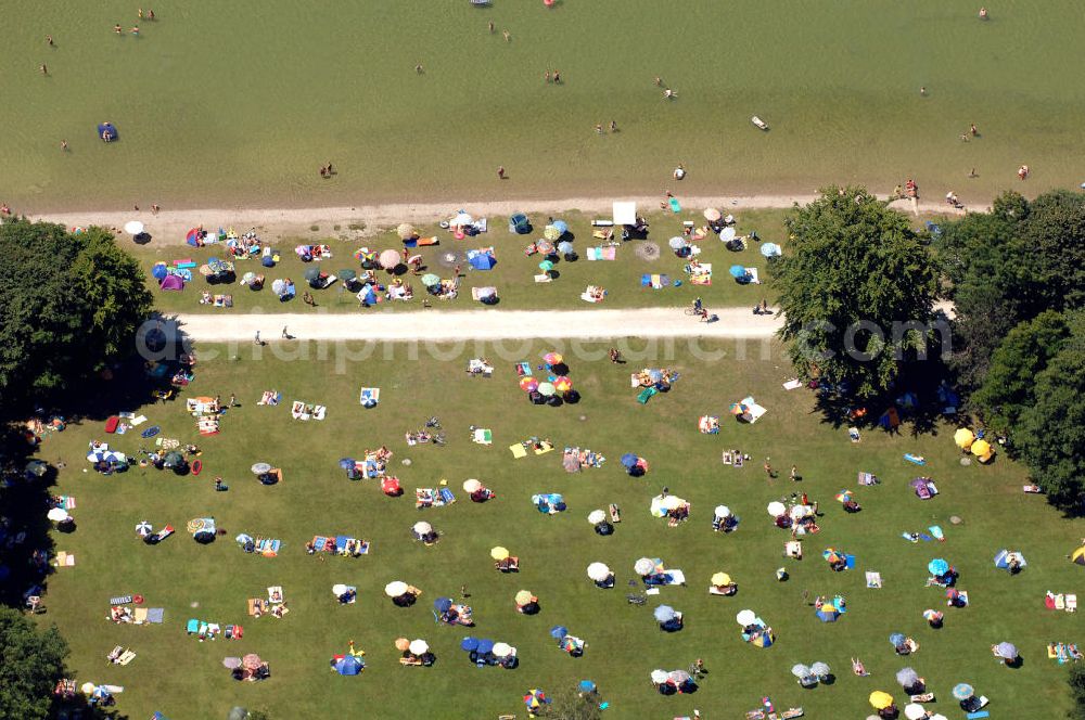 Aerial photograph Pischedsried - Strandabschnitt mir Liegewiese am Starnberger See, nördlich von Pischedsried.