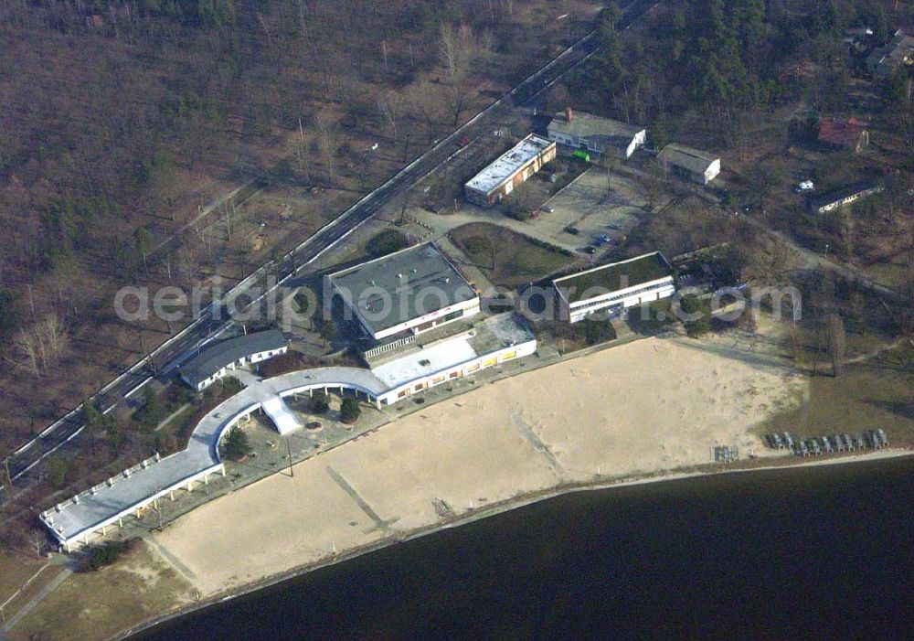 Berlin from the bird's eye view: 07.02.2005 Berlin Köpenick Strandbad Müggelsee.Von April bis September hat hier das großes Strandbad mit seinem herrlichen langen Sandstrand geöffnet.Fürstenwalder Damm 838 12589 Berlin