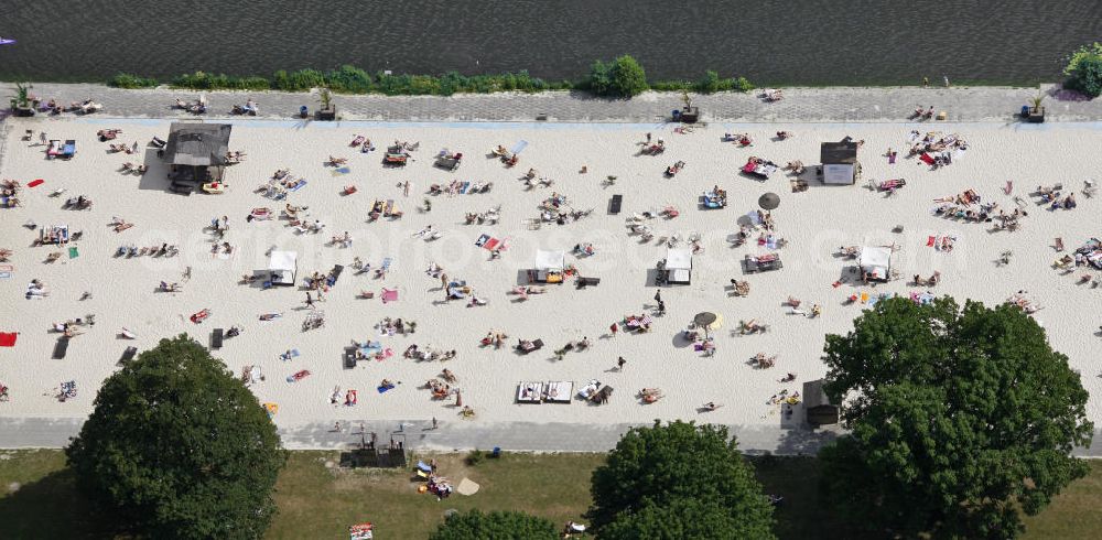 Aerial image Essen - Blick auf das Sonnenbad am Strandbad Südsee-Paradies Essen am Baldeneysee, einem Ruhrstausee bei Essen. The beach at the Baldeneysee near Essen.