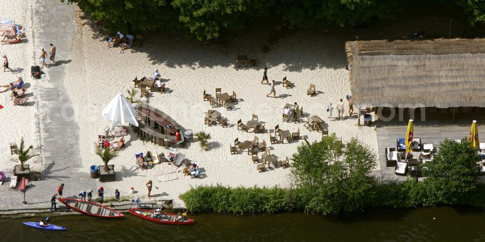 Aerial photograph Essen - Blick auf das Sonnenbad am Strandbad Südsee-Paradies Essen am Baldeneysee, einem Ruhrstausee bei Essen. The beach at the Baldeneysee near Essen.