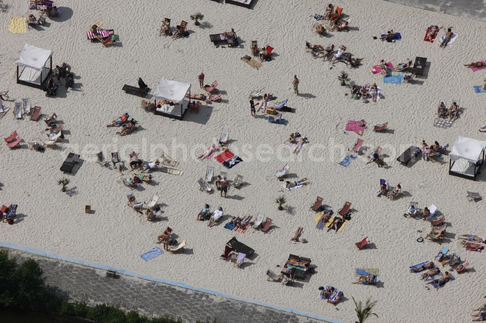 Aerial image Essen - Blick auf das Sonnenbad am Strandbad Südsee-Paradies Essen am Baldeneysee, einem Ruhrstausee bei Essen. The beach at the Baldeneysee near Essen.