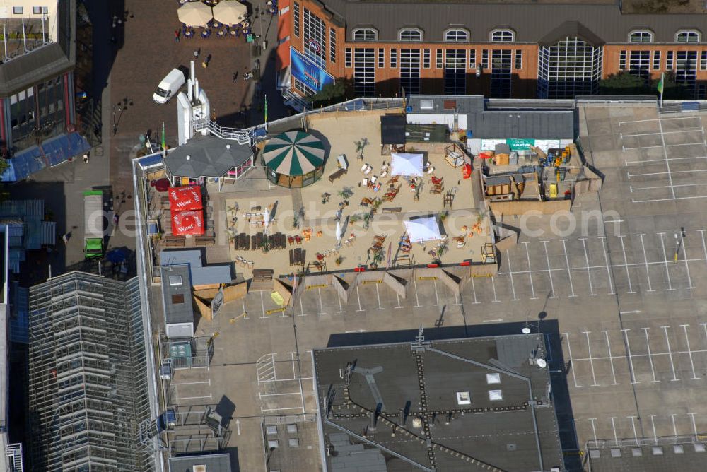 Aerial image Bremen - Blick auf die BeachBar, Strandbar, Cafe Bremens 7ter Himmel auf dem Dach der Galeria Kaufhof. Adresse: Galeria Kaufhof, Papenstr. 5, 28195 Bremen, Kontakt: Bremens 7ter Himmel Gastronomie GmbH & Co. KG, Hollerallee 23, 28209 Bremen, Tel. 0421 38895-0, Fax 0421 38895-10,