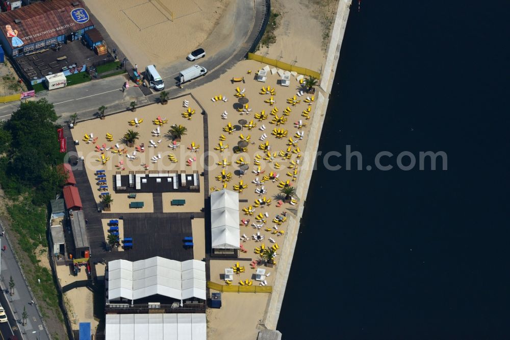 Aerial photograph Berlin Mitte - METAXA Bay beach on the banks of the Spree in Berlin - Mitte