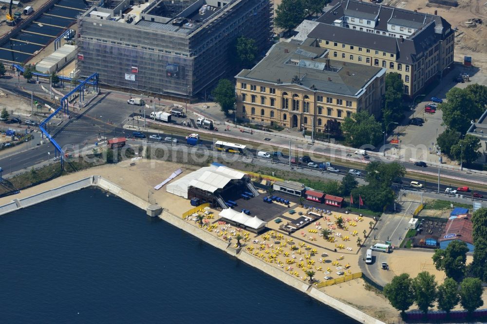 Aerial image Berlin Mitte - METAXA Bay beach on the banks of the Spree in Berlin - Mitte