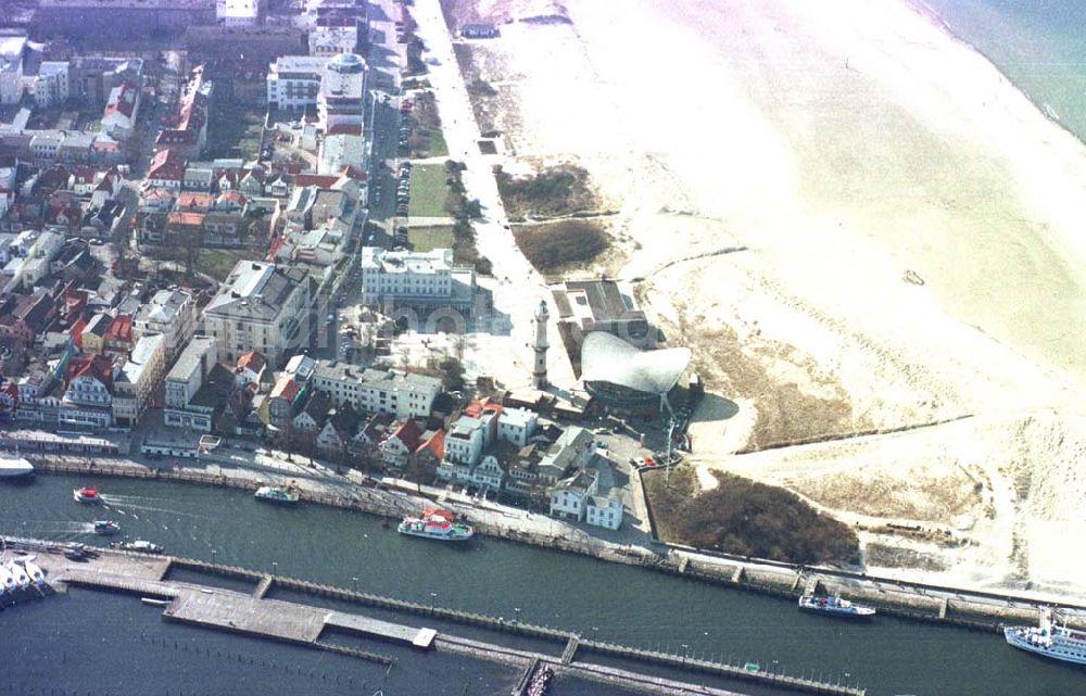 Aerial photograph Rostock /Mecklenburg-Vorpommern - Strandbereich am Hafen in Rostock.