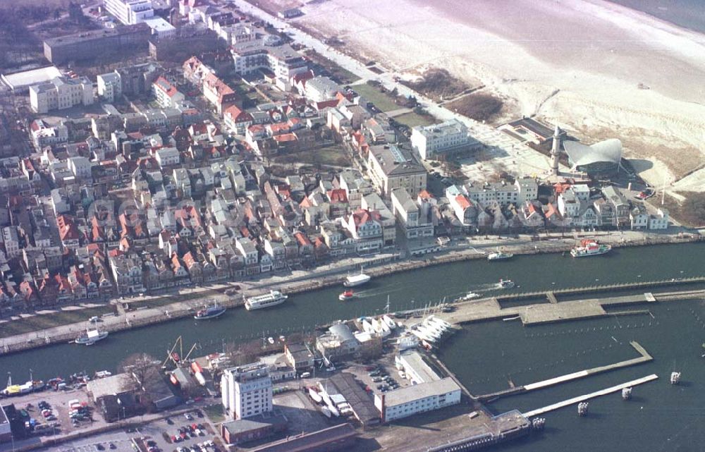 Rostock /Mecklenburg-Vorpommern from above - Strandbereich am Hafen in Rostock.