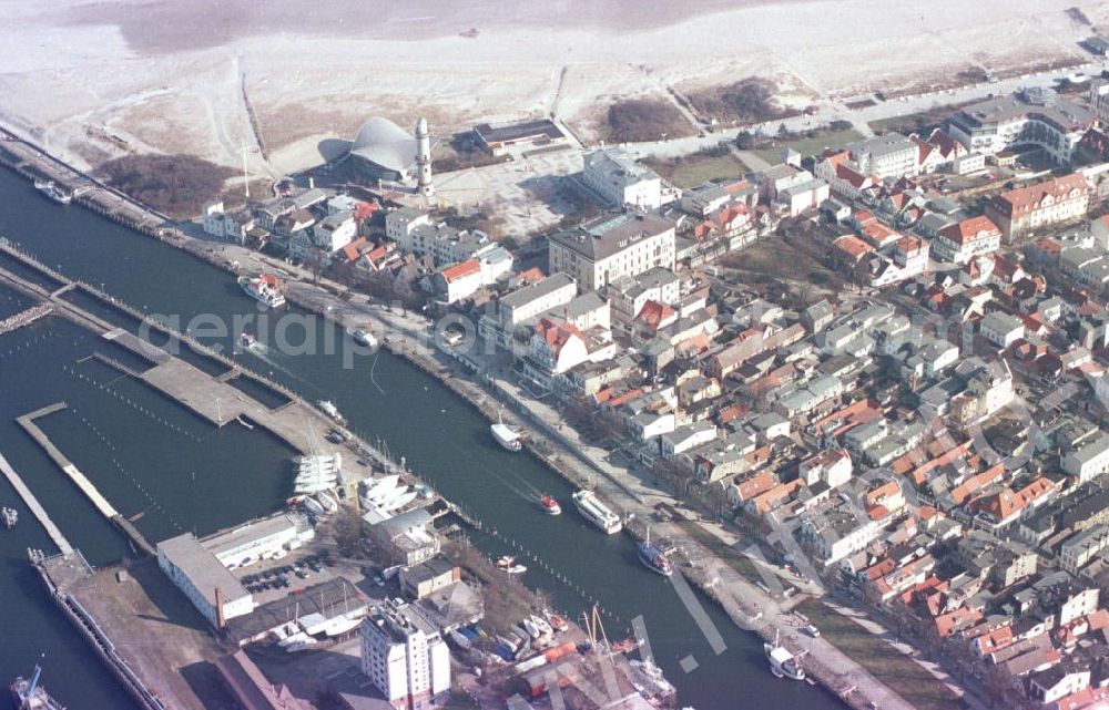 Aerial image Rostock /Mecklenburg-Vorpommern - Strandbereich am Hafen in Rostock.