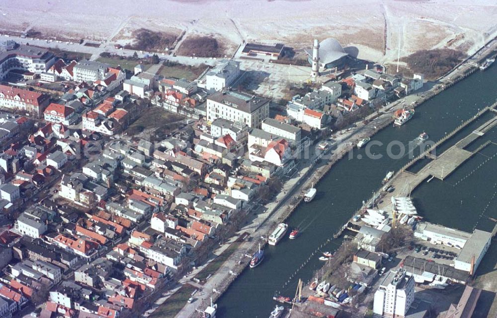 Aerial photograph Rostock /Mecklenburg-Vorpommern - Strandbereich am Hafen in Rostock.