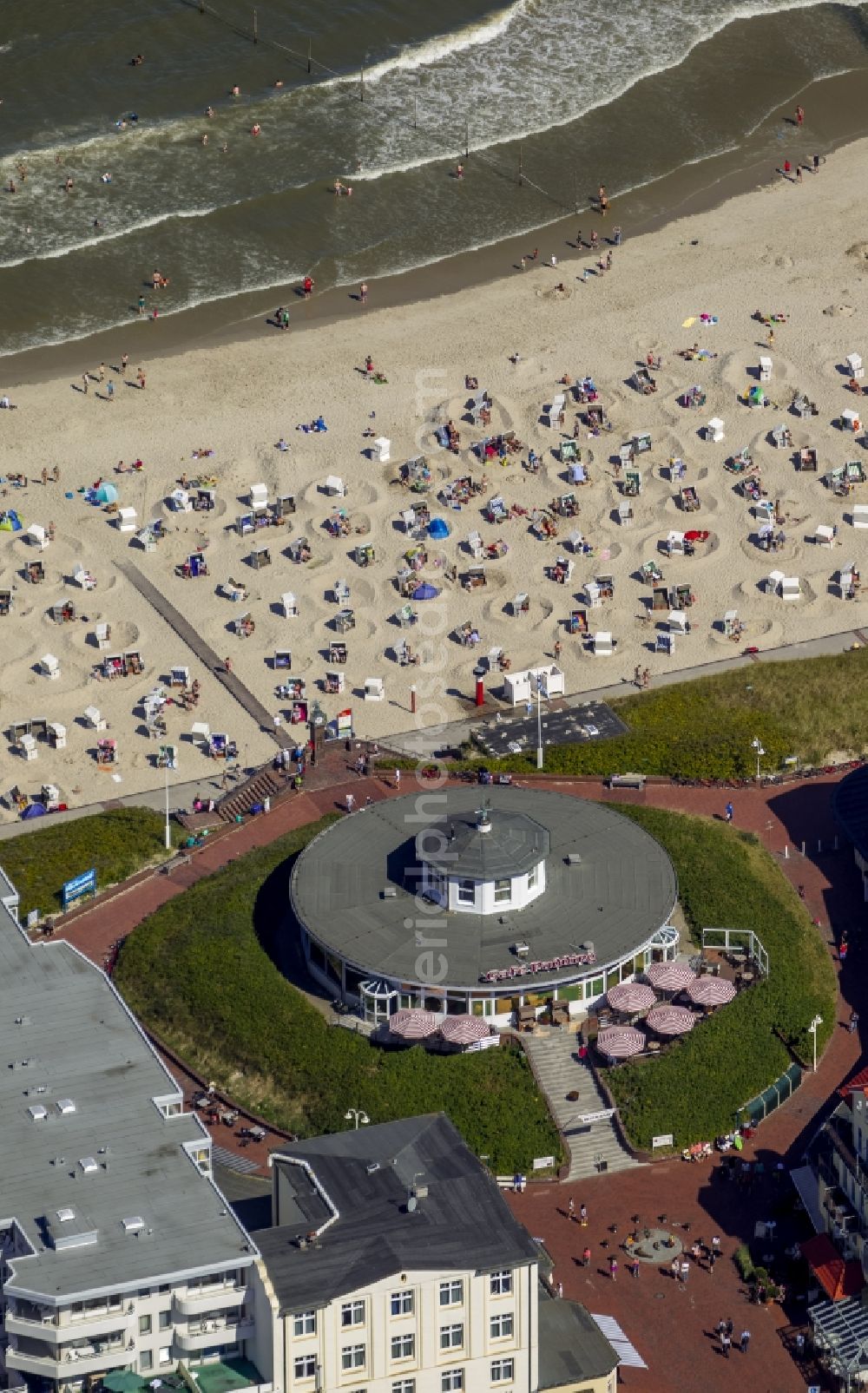 Wangerooge from above - Beach visitors over the pudding café on the island Wangerooge in Lower Saxony