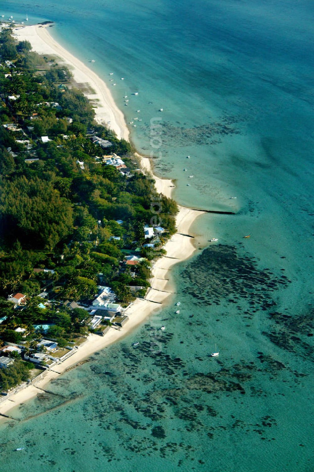 Mauritius from the bird's eye view: Blick auf ein Strandhotel in der Tamarinbucht auf Mauritius. View to an hotel in the Tamarinbucht at Mauritius.